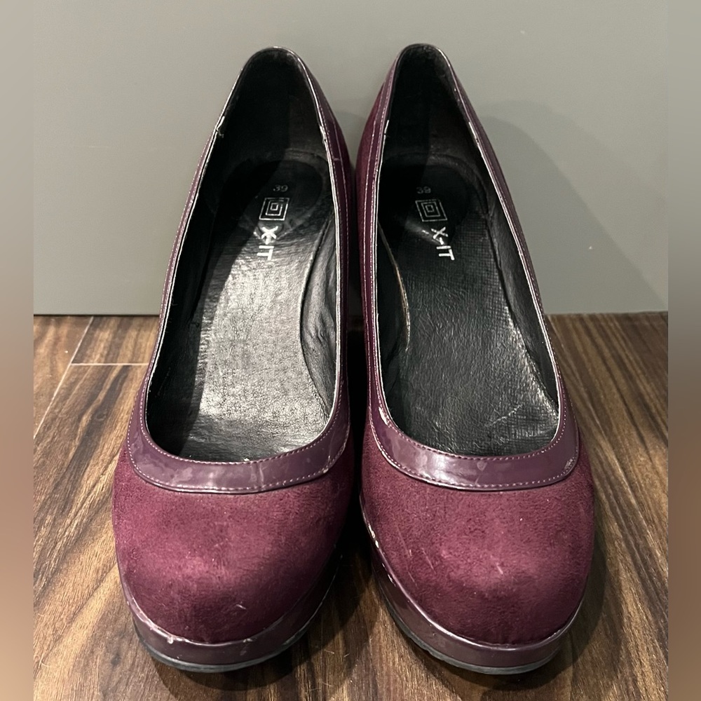 X-IT purple faux suede rounded toe 3.5” wedge heels sz 39 (approx 8.5 US)